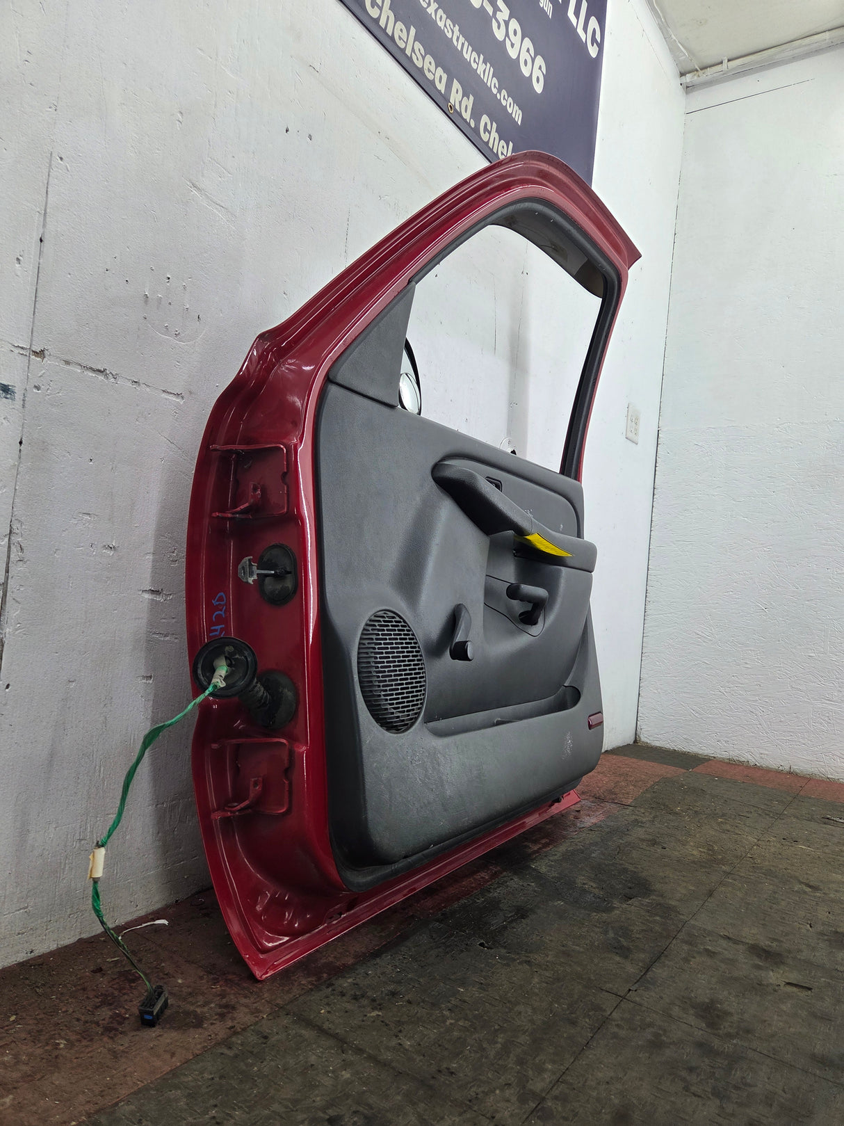 1999-2006 Chevrolet Silverado / GMC Sierra 1500 2500 3500 HD Front Passenger side Door RH
