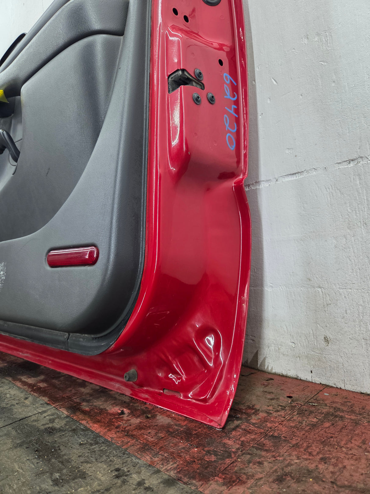 1999-2006 Chevrolet Silverado / GMC Sierra 1500 2500 3500 HD Front Passenger side Door RH