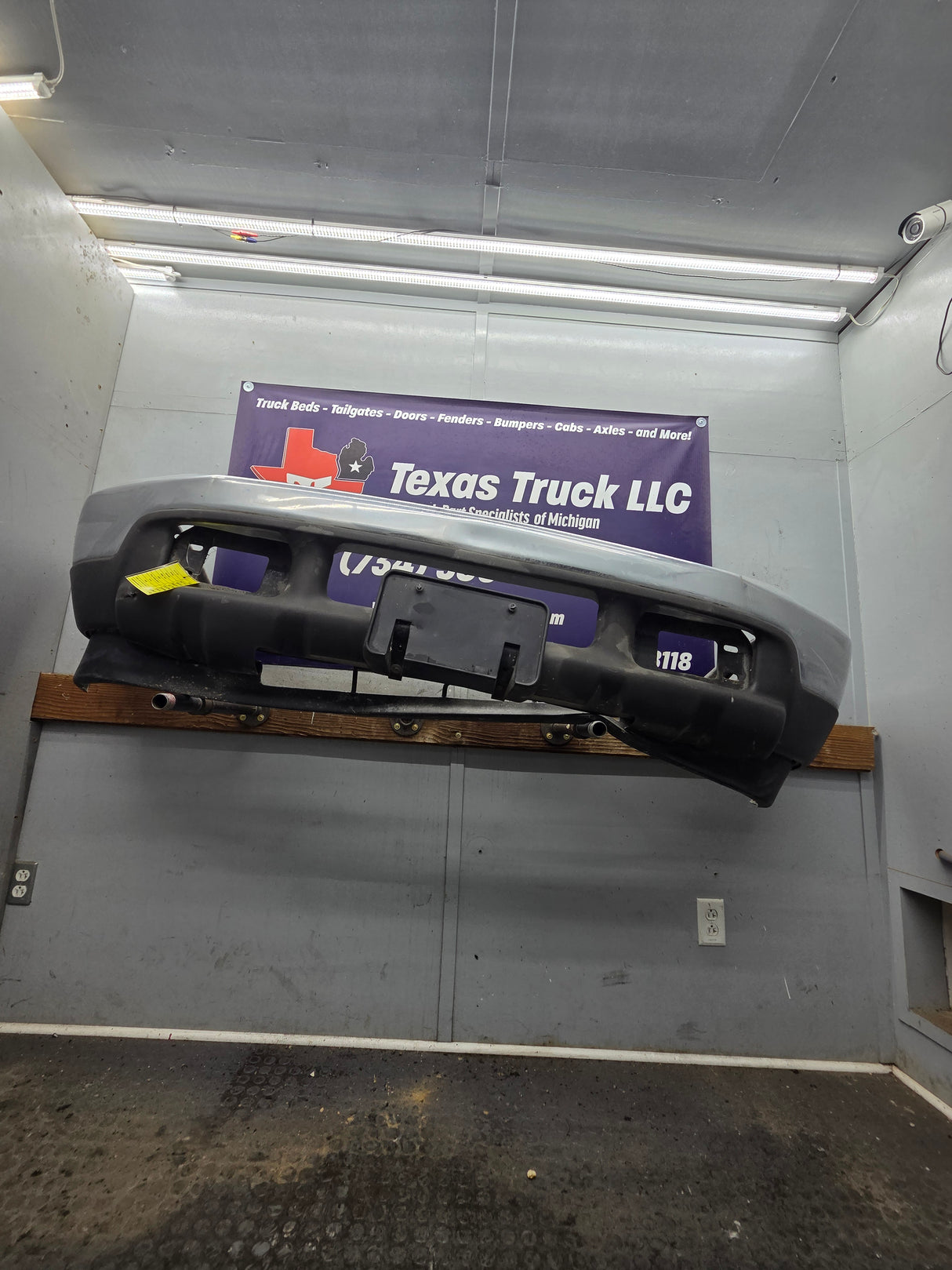 1999-2004 Ford Super Duty F250 F350 F450 F550 Excursion Front Bumper