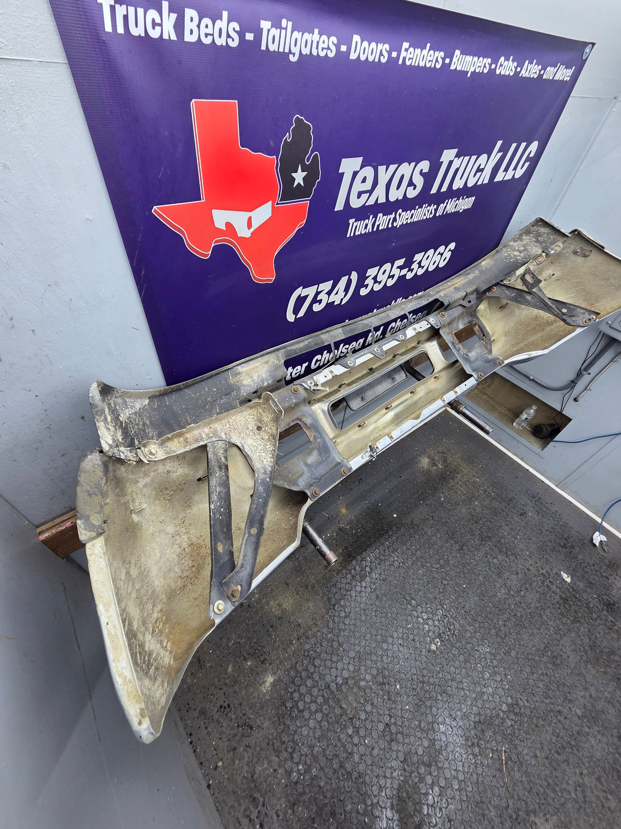 1999-2004 Ford Super Duty F250 F350 F450 F550 Excursion Front Bumper
