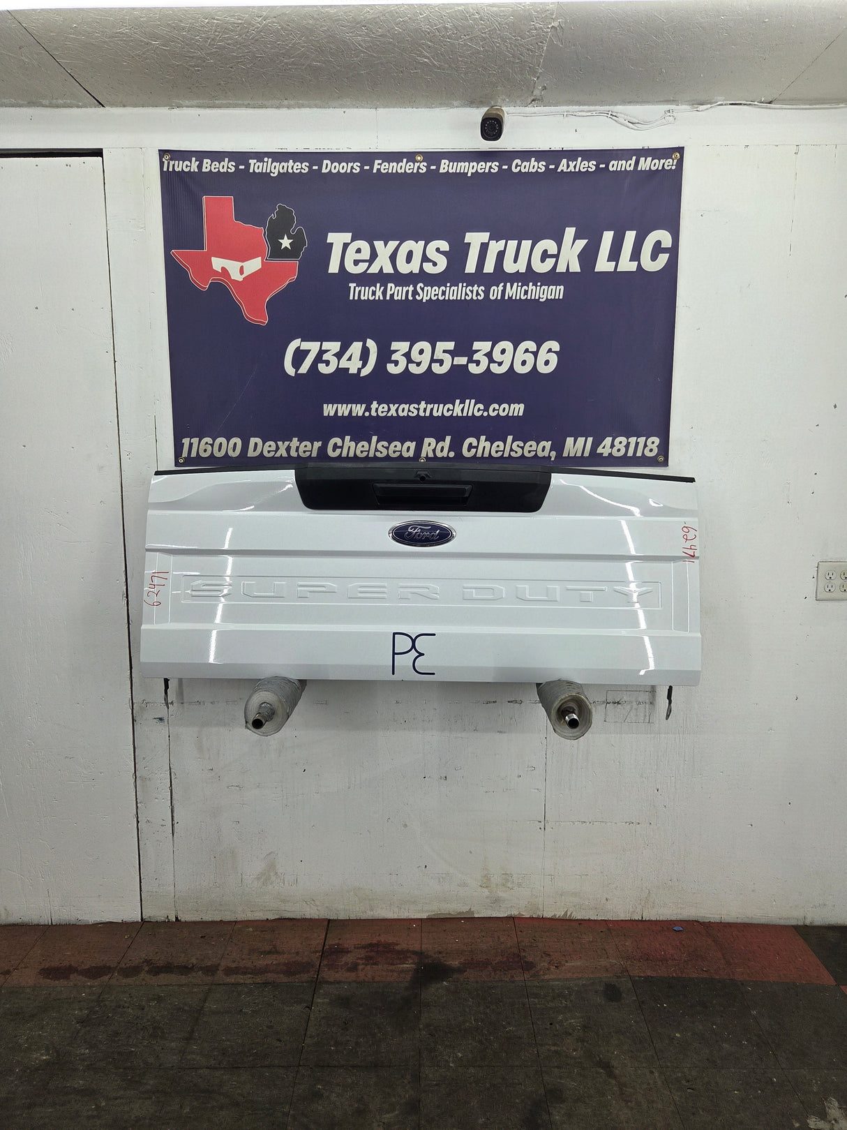 2017-2022 Ford F250 F350 F450 F550 Super Duty Tailgate - Oxford White