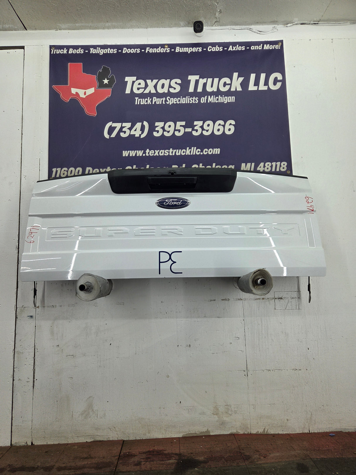 2017-2022 Ford F250 F350 F450 F550 Super Duty Tailgate - Oxford White