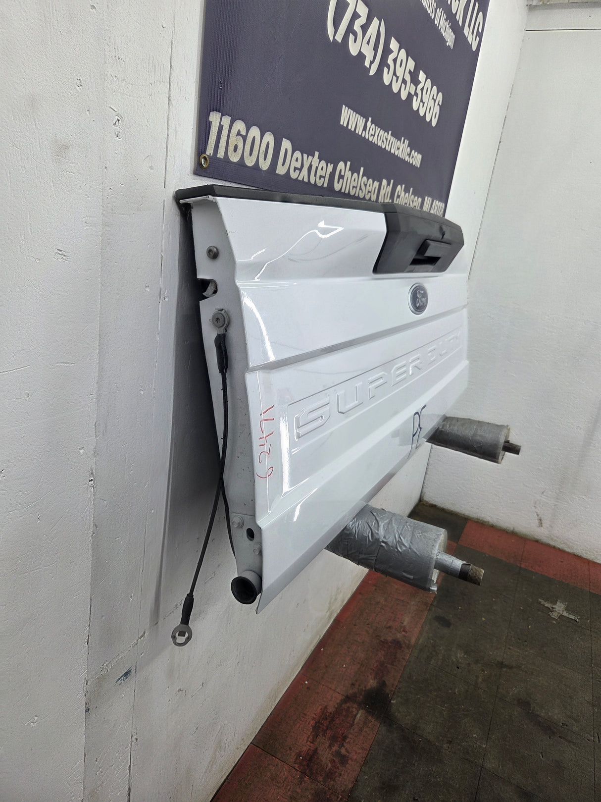 2017-2022 Ford F250 F350 F450 F550 Super Duty Tailgate - Oxford White