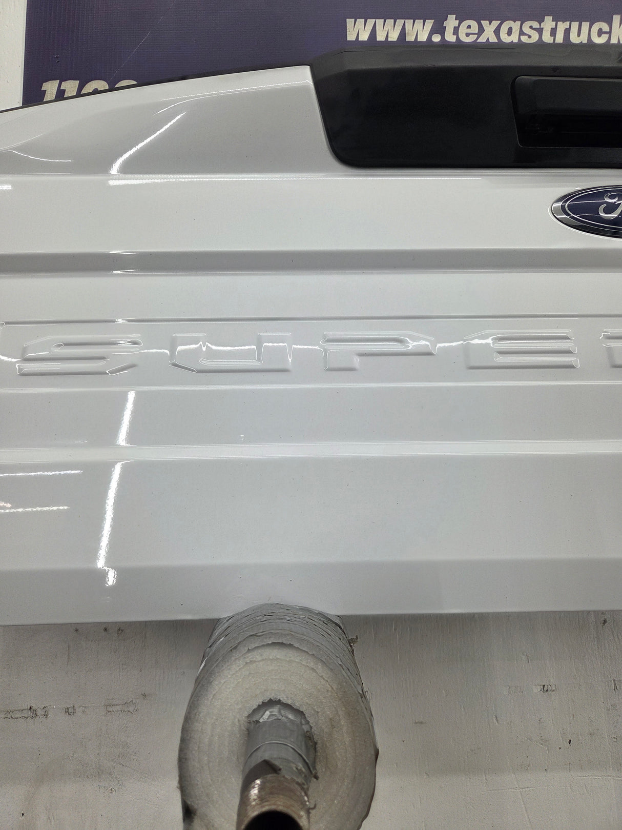 2017-2022 Ford F250 F350 F450 F550 Super Duty Tailgate - Oxford White