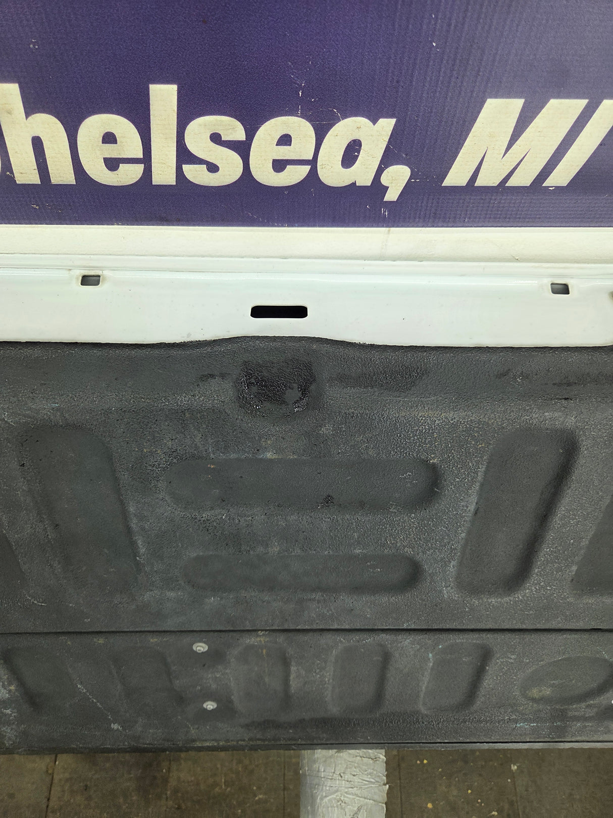 2017-2022 Ford F250 F350 F450 F550 Super Duty Tailgate - Oxford White