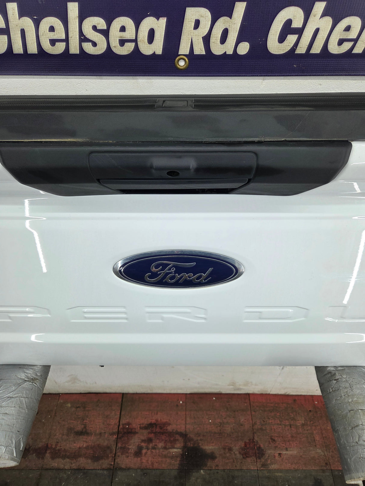 2023-2026 Ford Super Duty F250 F350 F450 F550 Step Tailgate - Oxford White