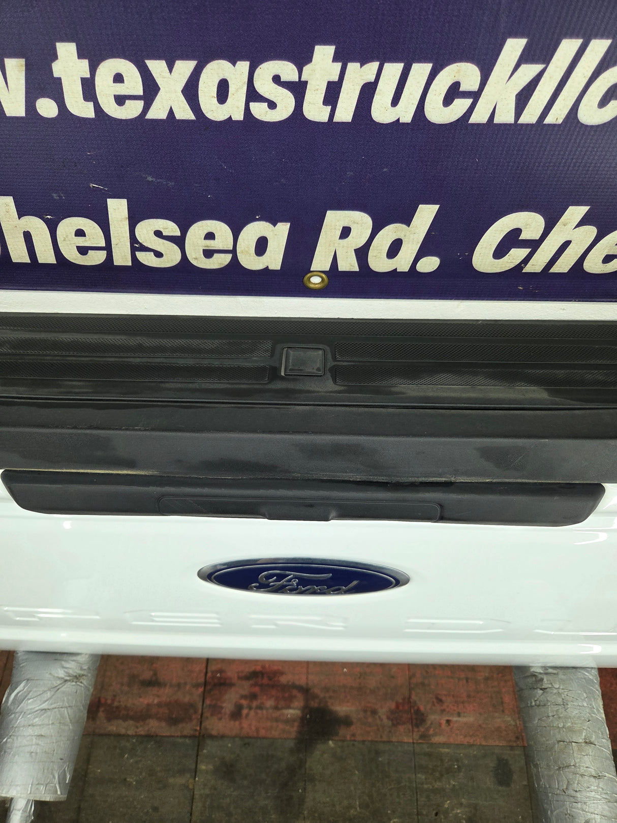 2023-2026 Ford Super Duty F250 F350 F450 F550 Step Tailgate - Oxford White