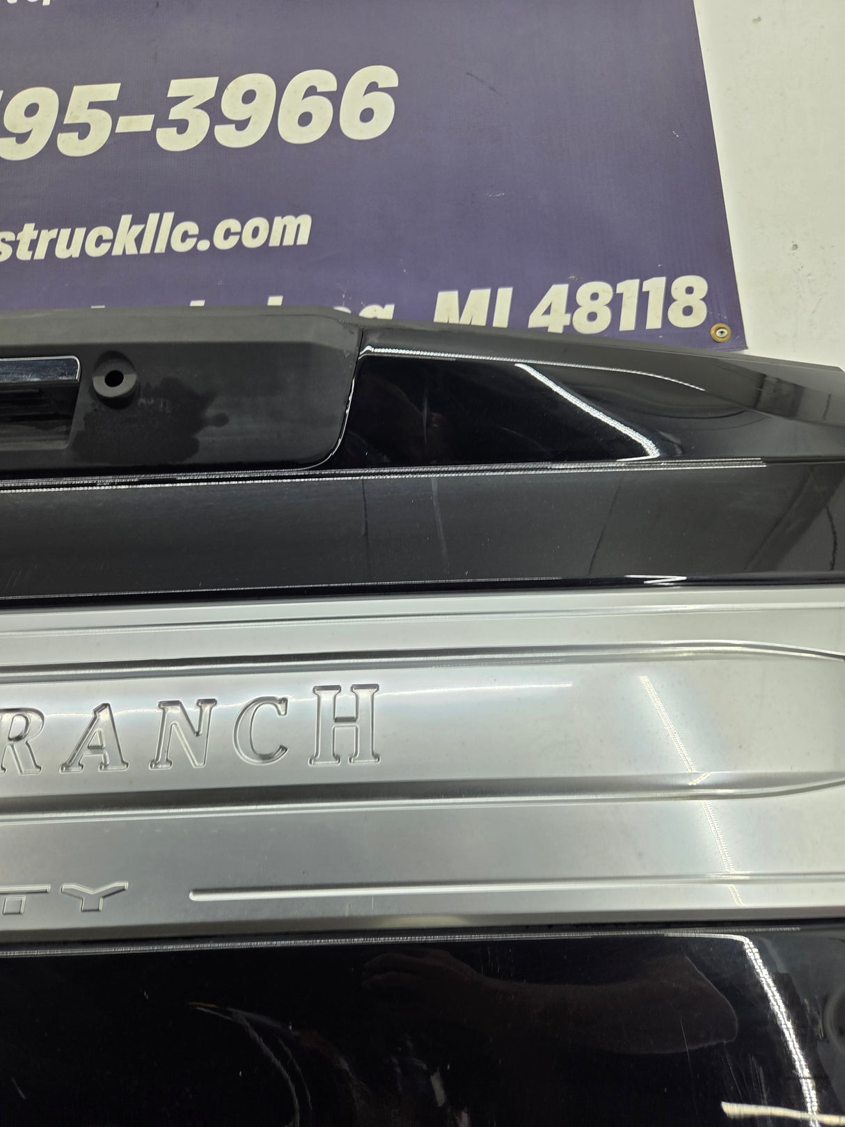 2017-2022 Ford Super Duty King Ranch Tailgate With Step & Camera F250 F350 F450 F550 *Scratches Ding