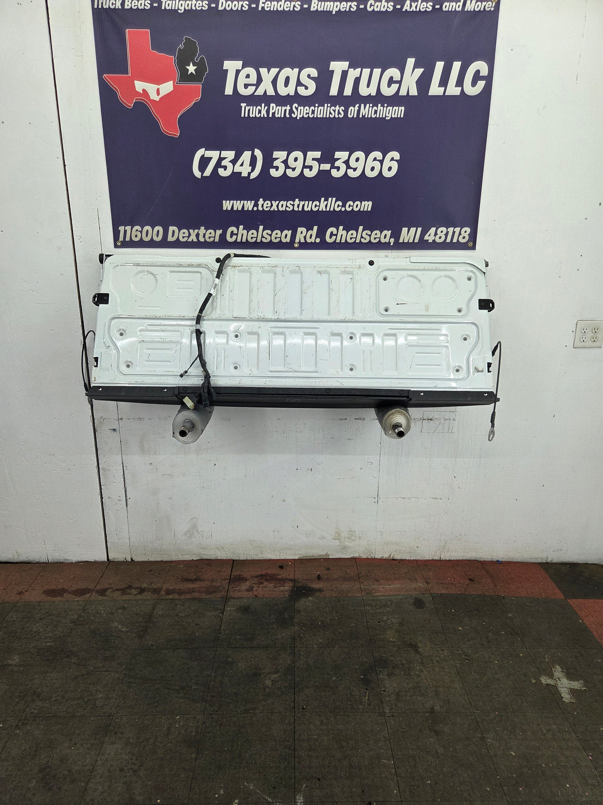 2023-2026 Ford F250 F350 F450 F550 Super Duty PLATINUM Tailgate W/Step