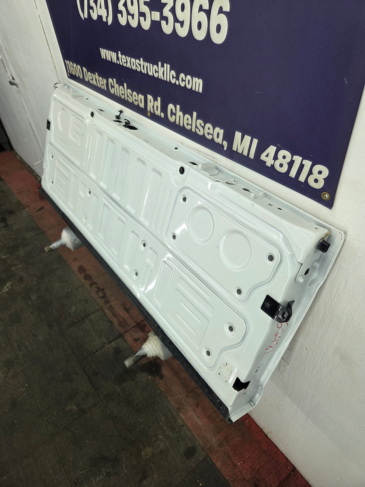 2023-2026 Ford F250 F350 F450 F550 Super Duty Tailgate W/Step - Pearl White