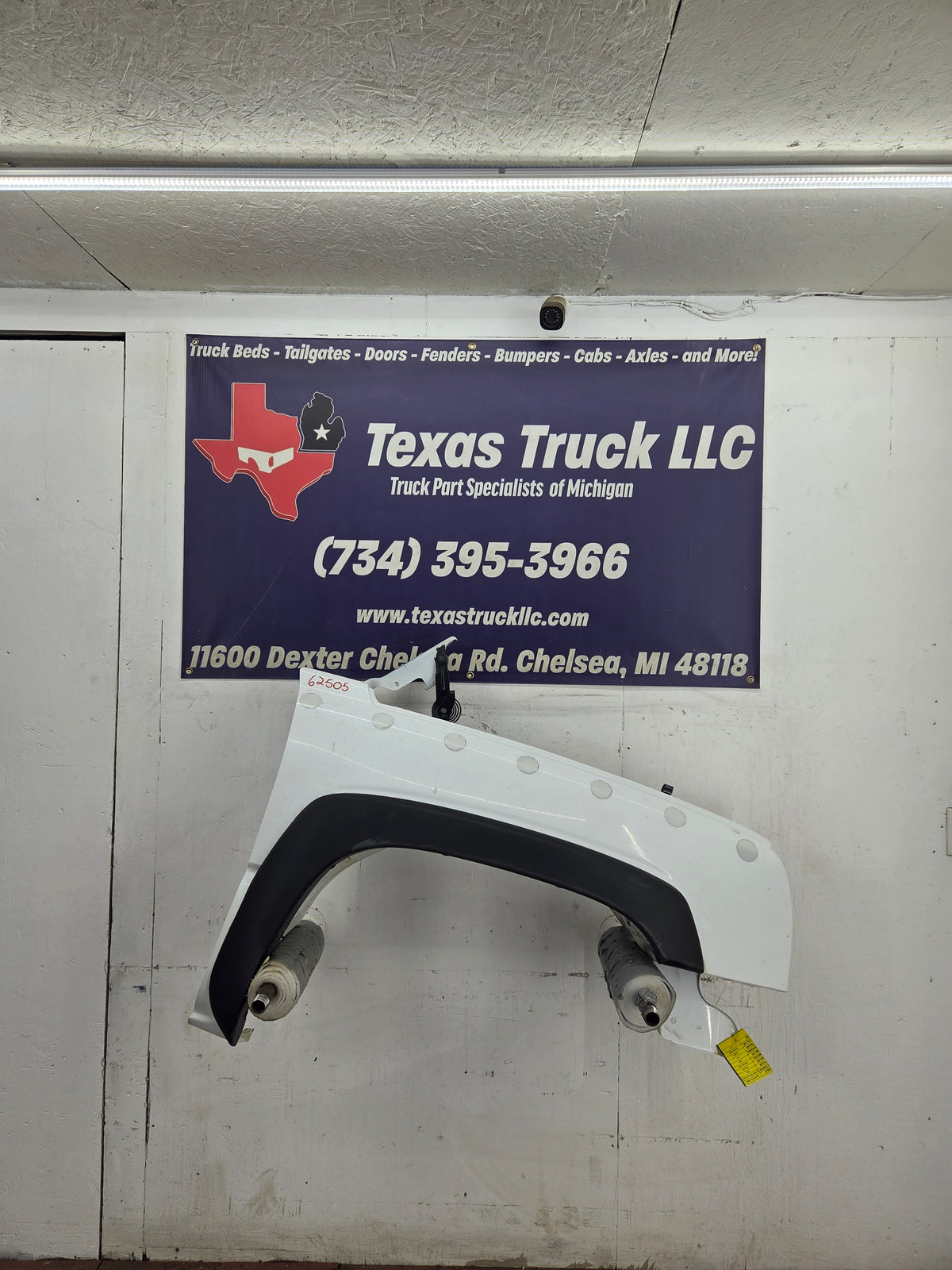 2003-2007 Chevrolet Silverado / Tahoe / Suburban 1500 2500 3500 HD RH Passenger Side "Cateye" Front Fender