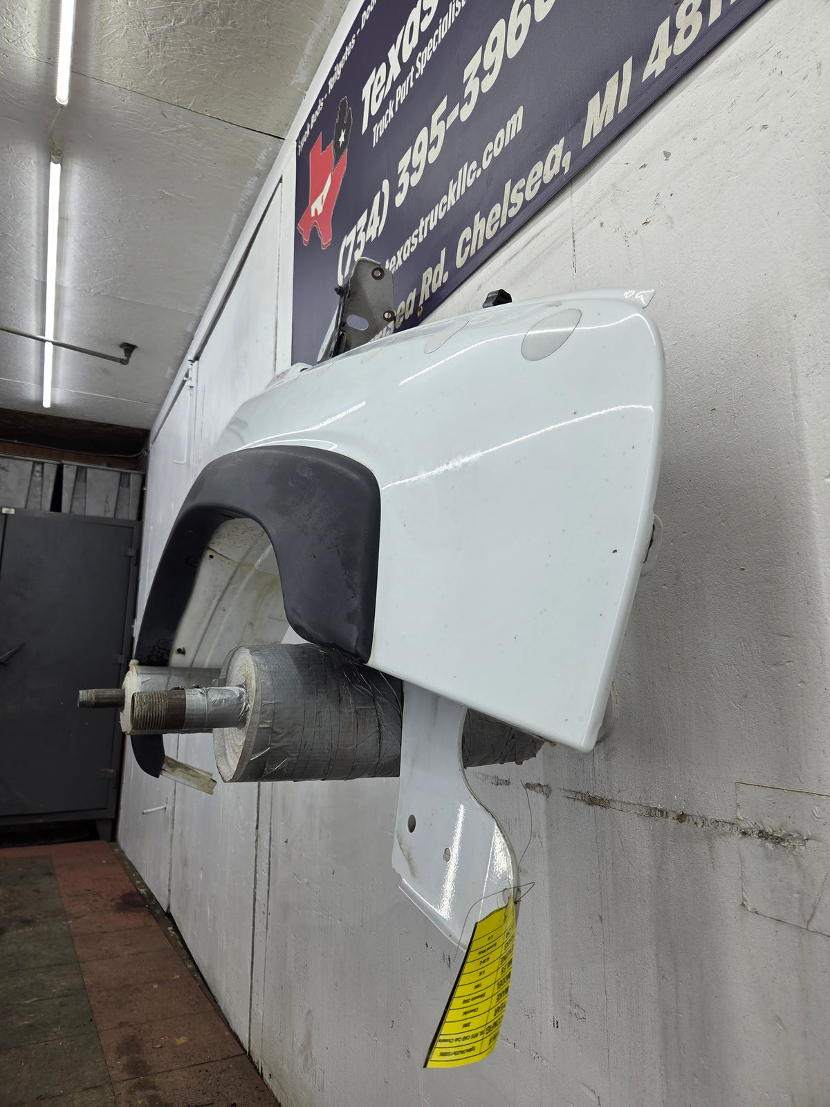 2003-2007 Chevrolet Silverado / Tahoe / Suburban 1500 2500 3500 HD RH Passenger Side "Cateye" Front Fender