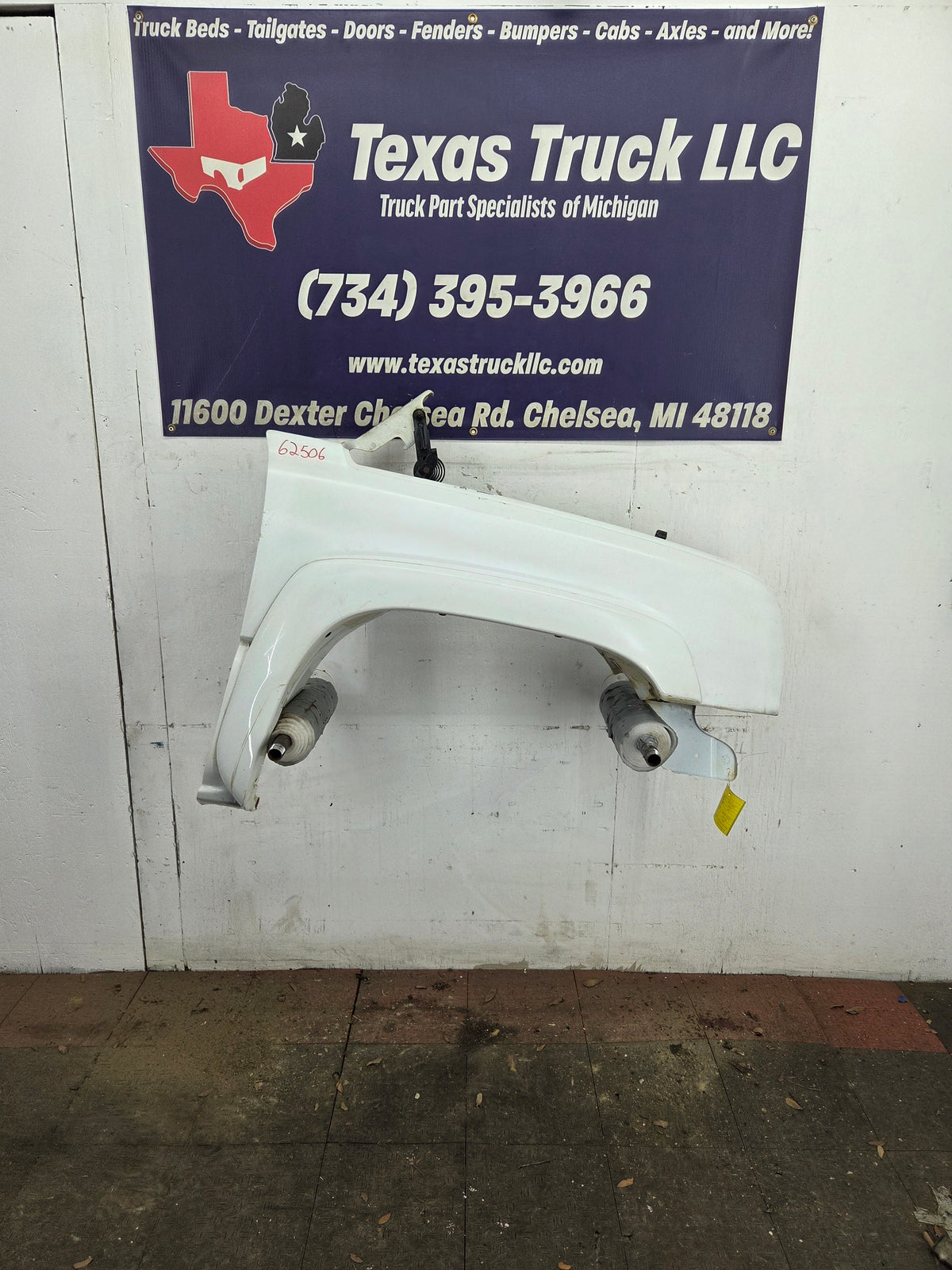 2003-2007 Chevrolet Silverado / Tahoe / Suburban 1500 2500 3500 HD RH Passenger Side "Cateye" Front Fender