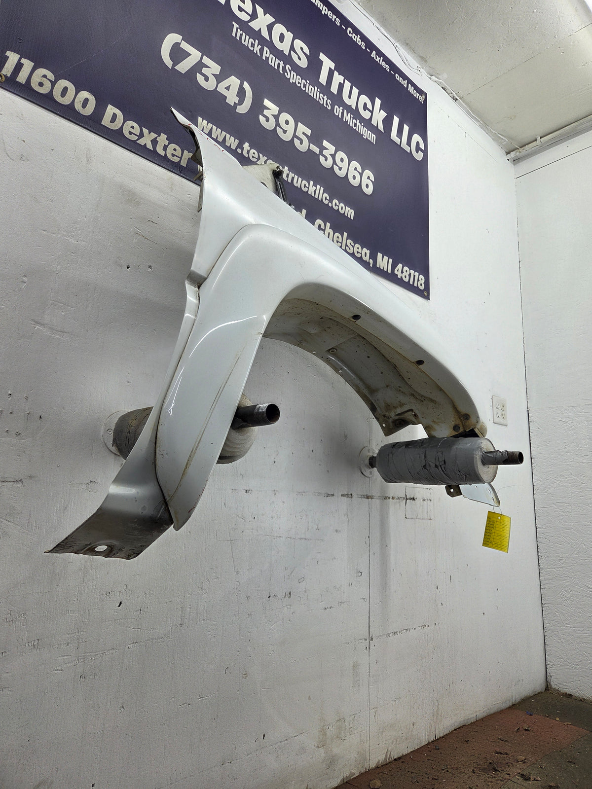 2003-2007 Chevrolet Silverado / Tahoe / Suburban 1500 2500 3500 HD RH Passenger Side "Cateye" Front Fender