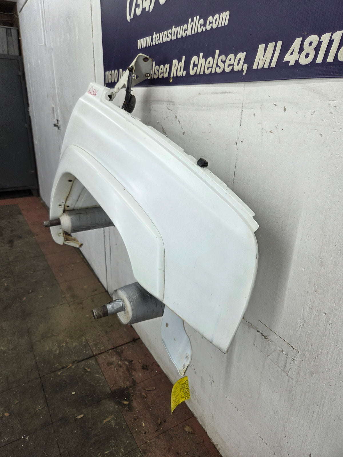 2003-2007 Chevrolet Silverado / Tahoe / Suburban 1500 2500 3500 HD RH Passenger Side "Cateye" Front Fender