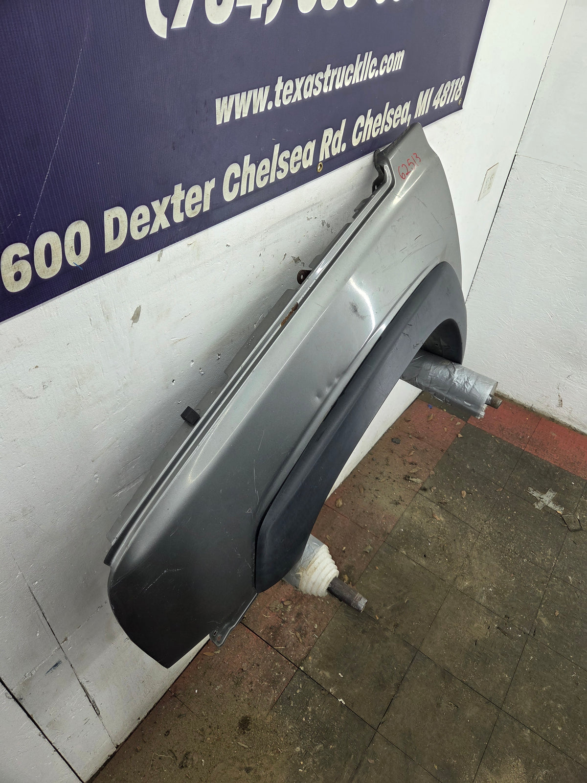 2003-2007 Chevrolet Silverado / Tahoe / Suburban 1500 2500 3500 HD LH Driver Side "Cateye" Front Fender