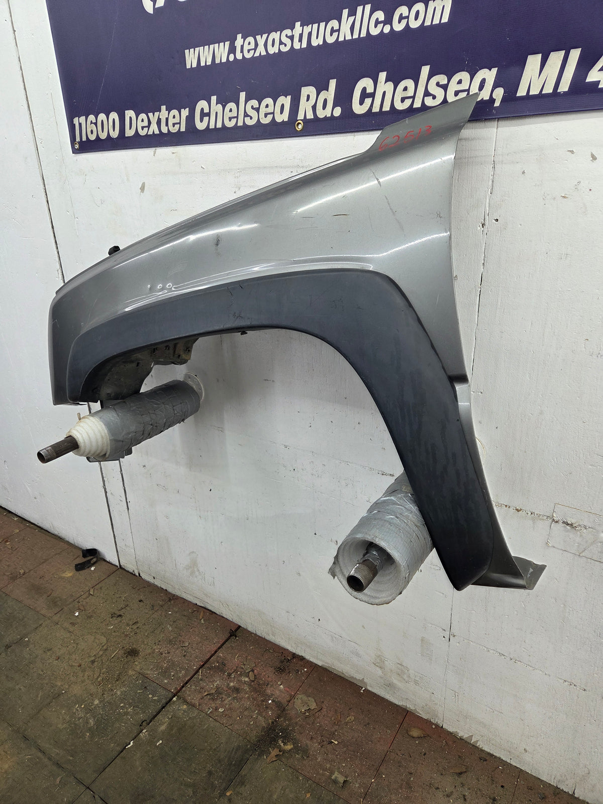 2003-2007 Chevrolet Silverado / Tahoe / Suburban 1500 2500 3500 HD LH Driver Side "Cateye" Front Fender