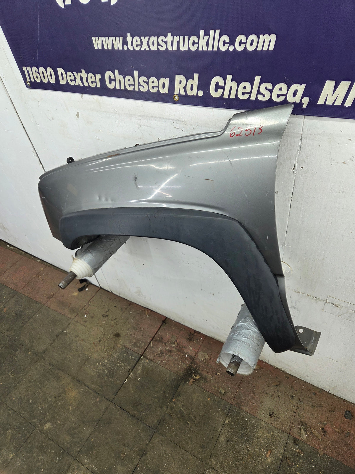 2003-2007 Chevrolet Silverado / Tahoe / Suburban 1500 2500 3500 HD LH Driver Side "Cateye" Front Fender