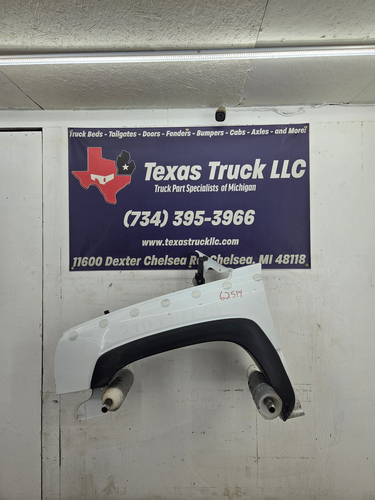 2003-2007 Chevrolet Silverado / Tahoe / Suburban 1500 2500 3500 HD LH Driver Side "Cateye" Front Fender