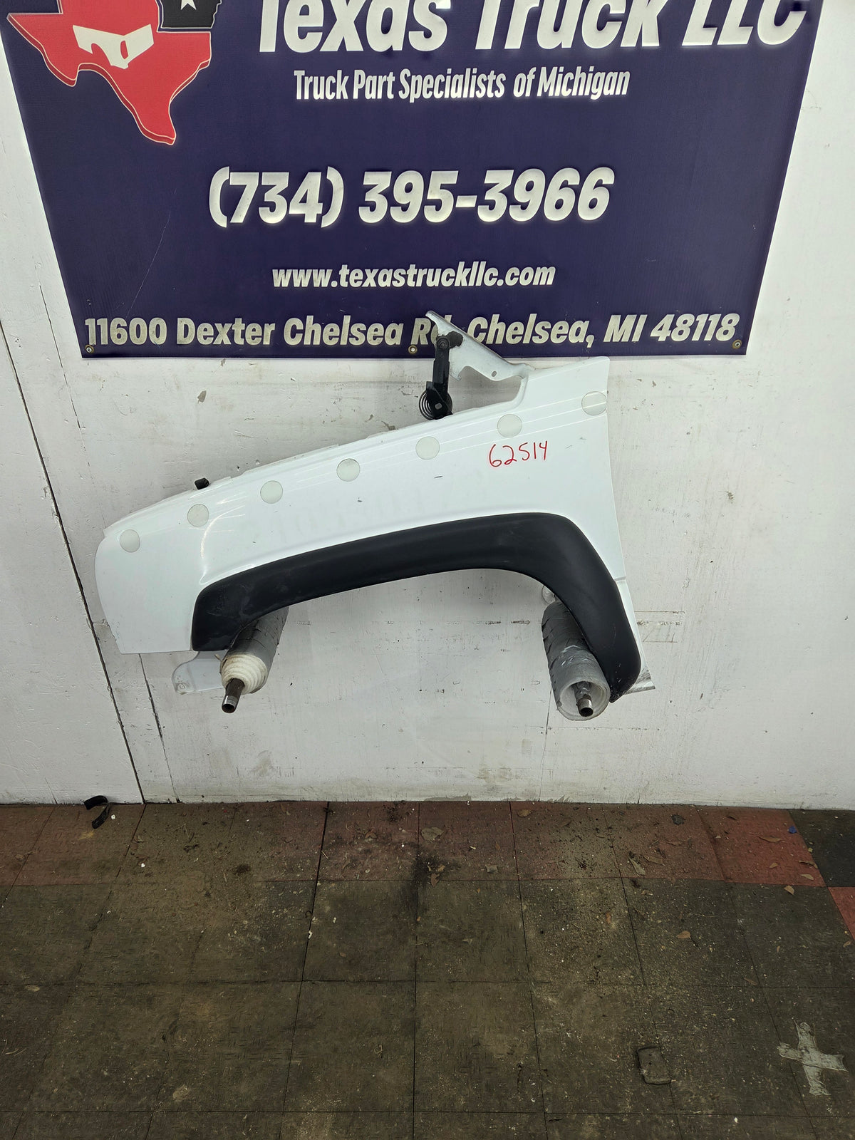 2003-2007 Chevrolet Silverado / Tahoe / Suburban 1500 2500 3500 HD LH Driver Side "Cateye" Front Fender