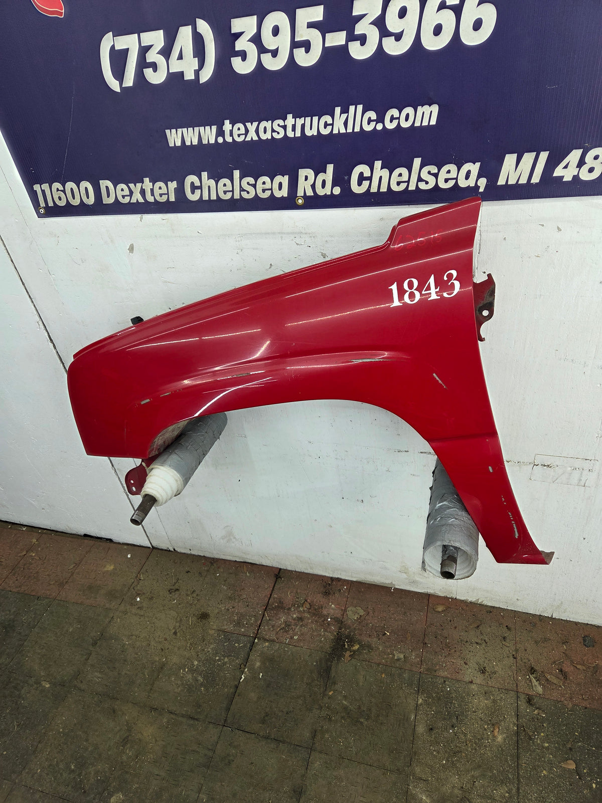 2003-2007 Chevrolet Silverado / Tahoe / Suburban 1500 2500 3500 HD LH Driver Side "Cateye" Front Fender