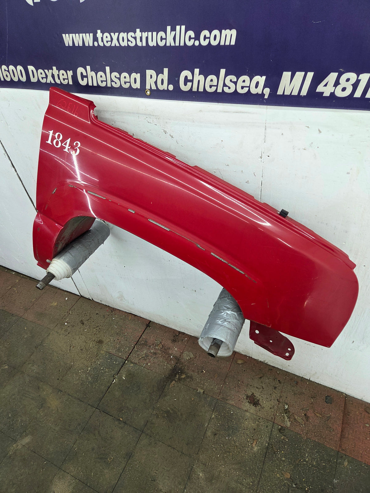 2003-2007 Chevrolet Silverado / Tahoe / Suburban 1500 2500 3500 HD RH Passenger Side "Cateye" Front Fender