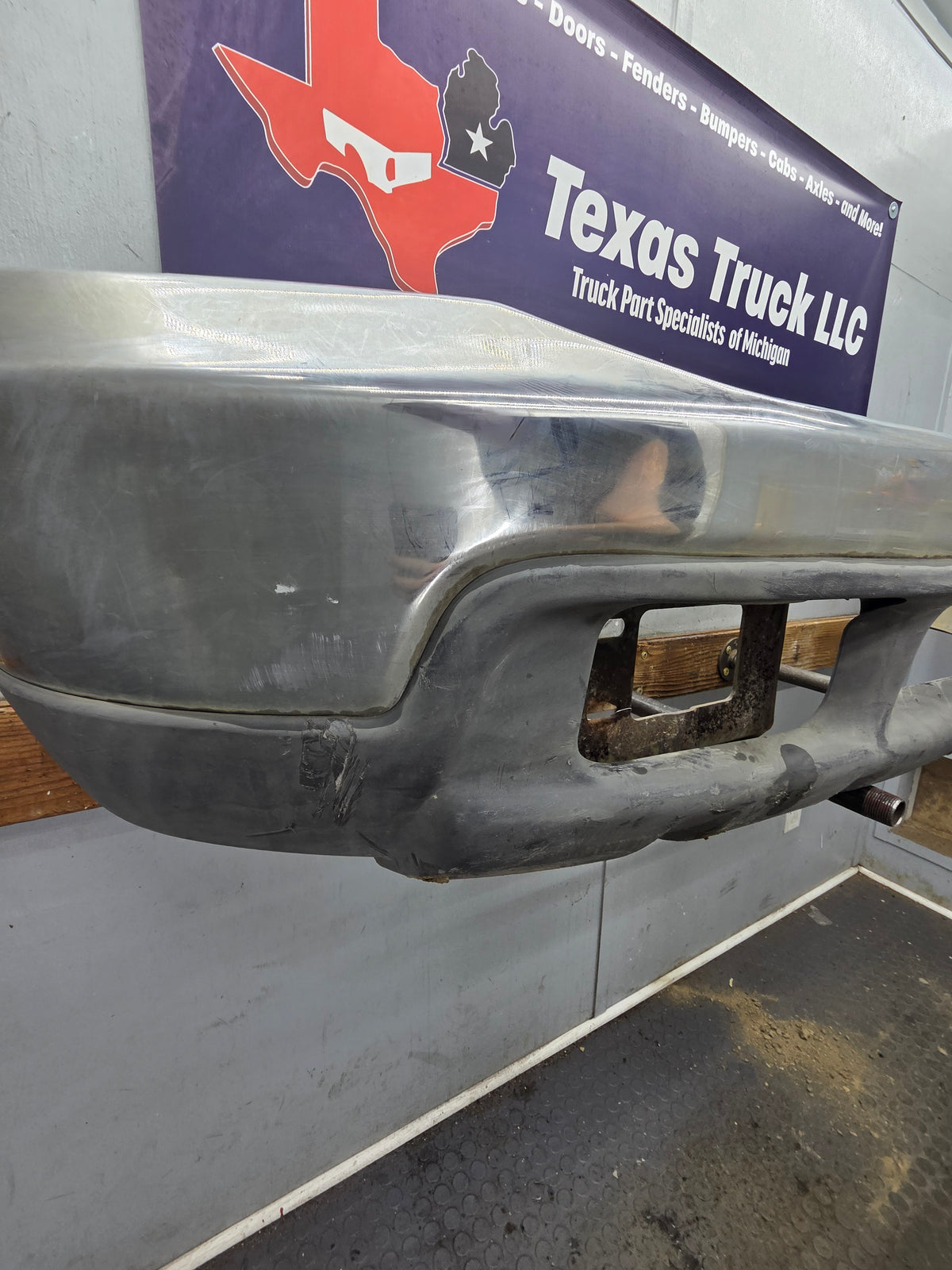 1999-2004 Ford Super Duty F250 F350 F450 F550 Excursion Front Bumper