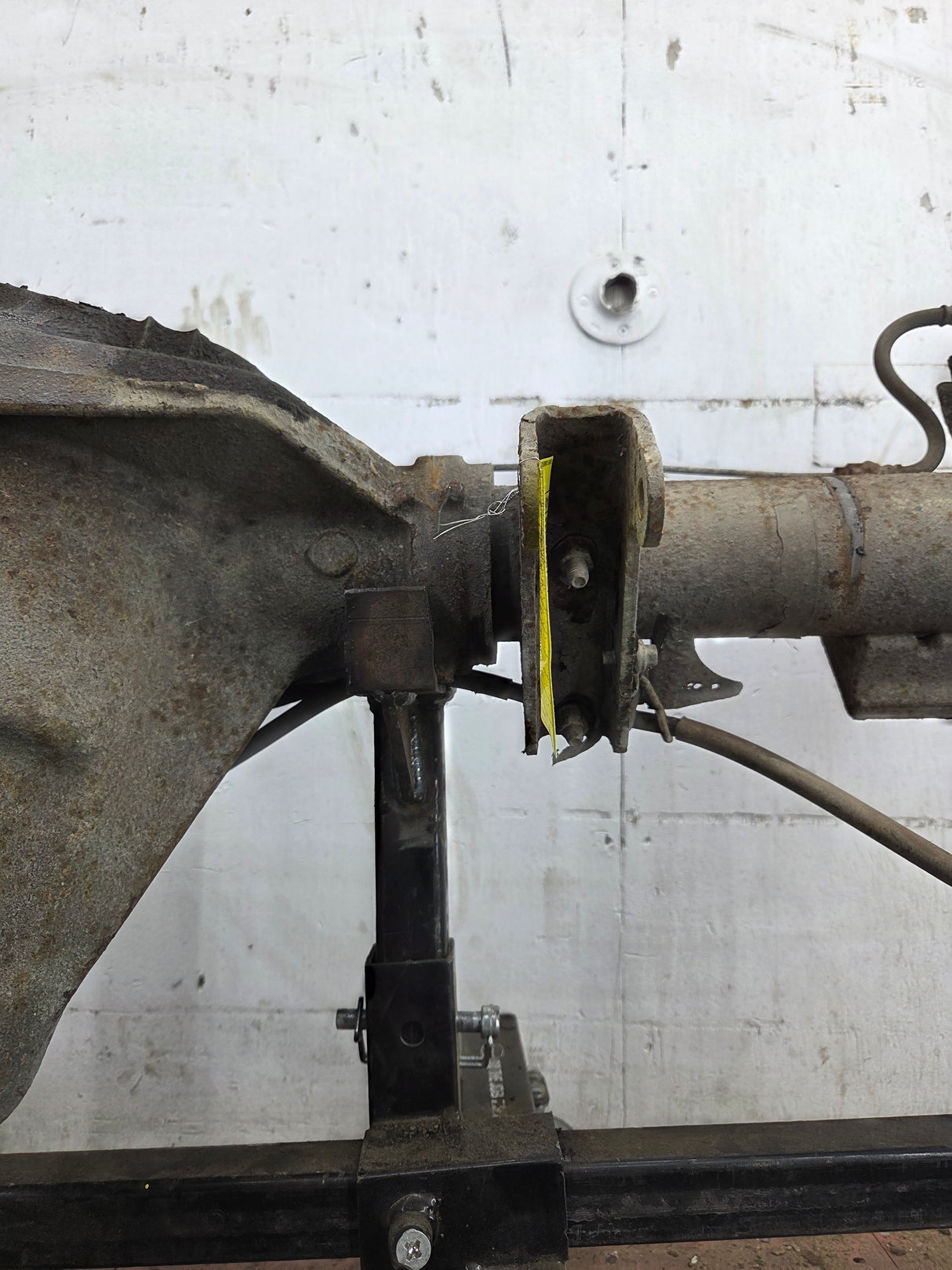 1999-2001 Ford Super Duty F350 Dually Rear Axle 3.73 Gear Ratio CAB CHASSIS 122k miles
