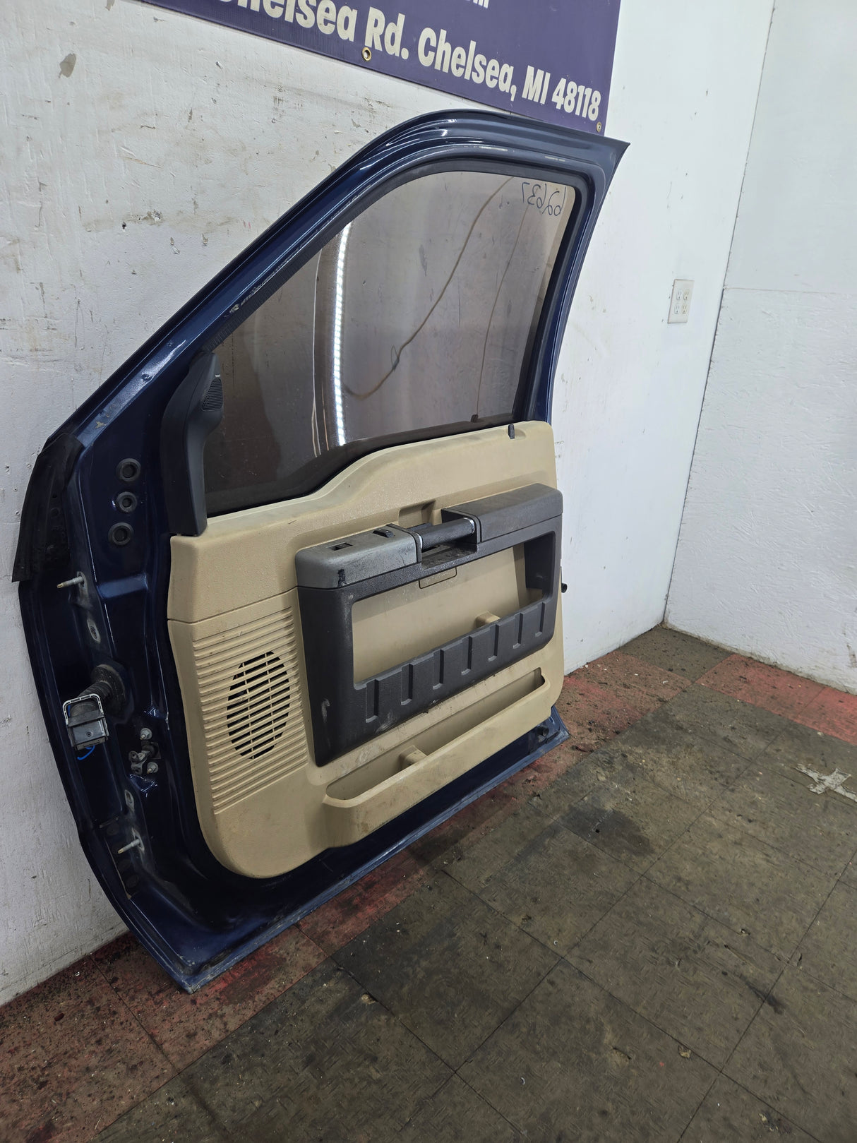 2008-2011 Ford Super Duty / Excursion Front Passenger RH Door F250 F350 F450 F550