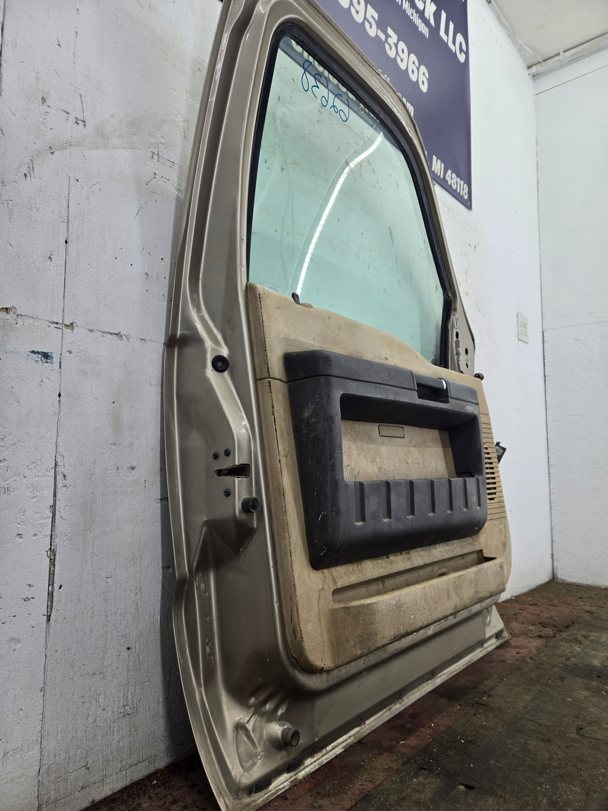 2008-2011 Ford Super Duty / Excursion Front Driver LH Door F250 F350 F450 F550