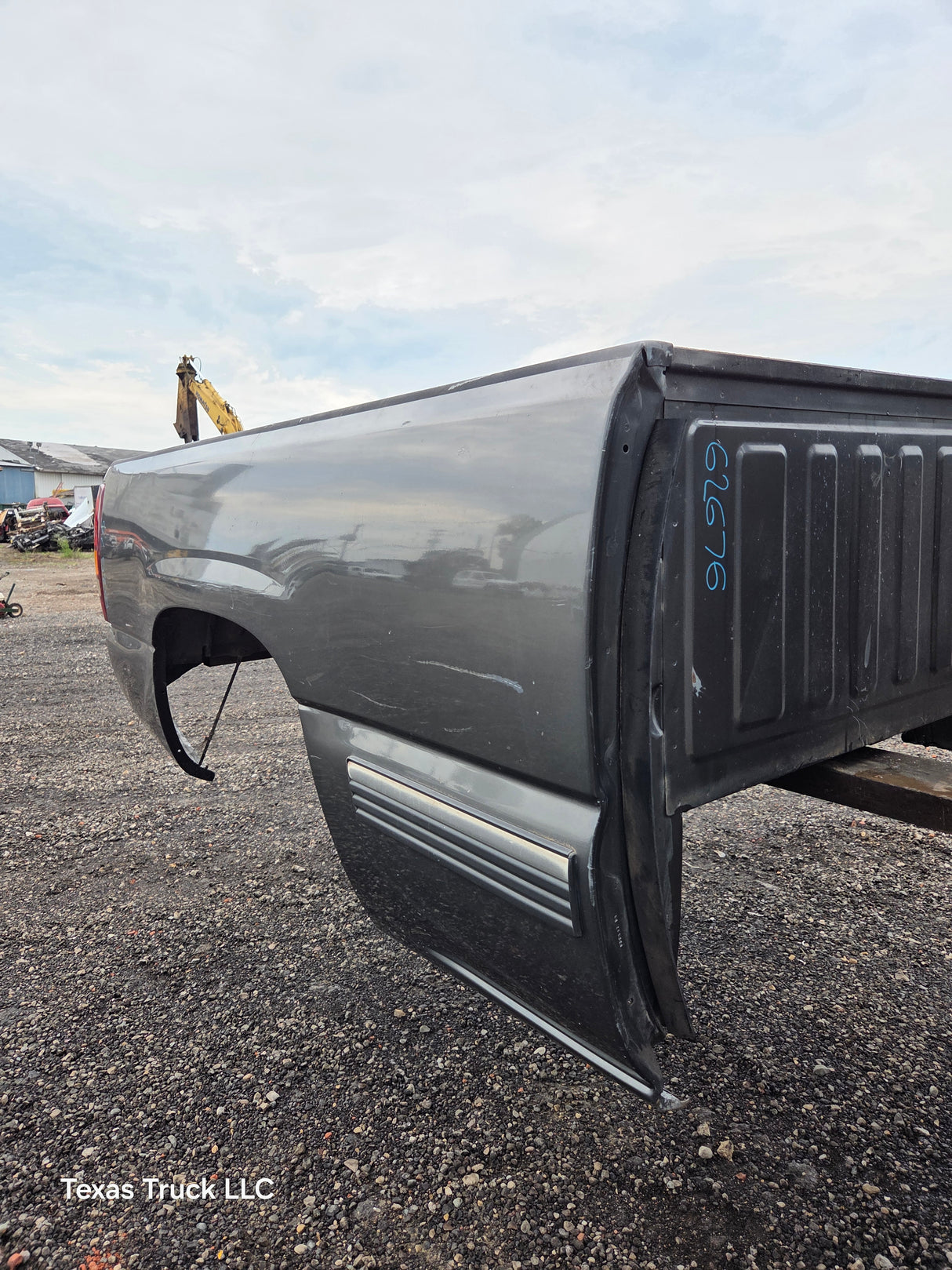 1999-2007 Chevrolet Silverado / GMC Sierra 1500 2500HD 3500HD 6' 6" Short Truck Bed *Damage