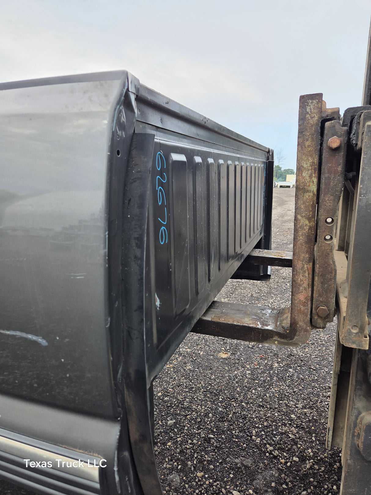 1999-2007 Chevrolet Silverado / GMC Sierra 1500 2500HD 3500HD 6' 6" Short Truck Bed *Damage