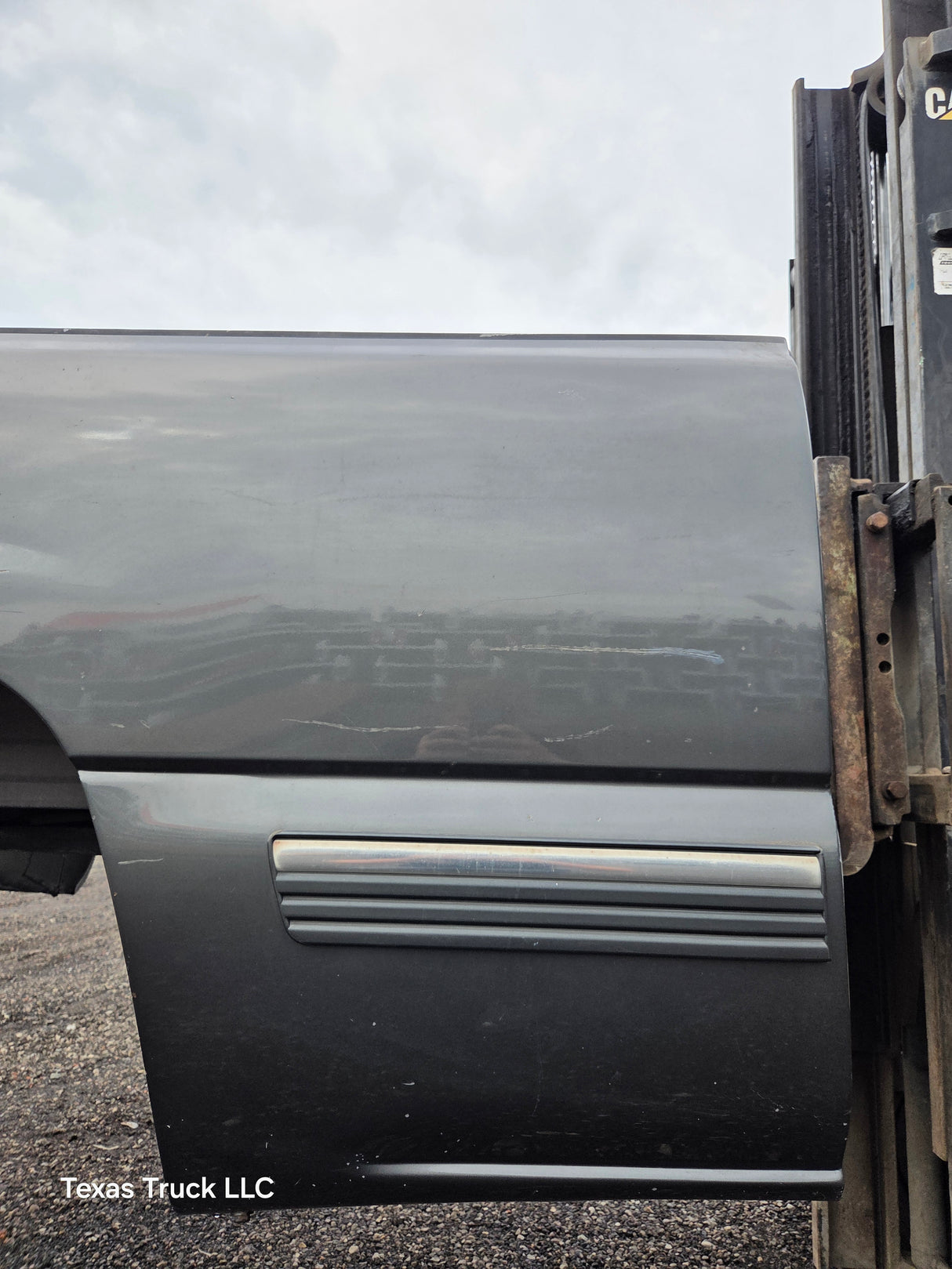 1999-2007 Chevrolet Silverado / GMC Sierra 1500 2500HD 3500HD 6' 6" Short Truck Bed *Damage