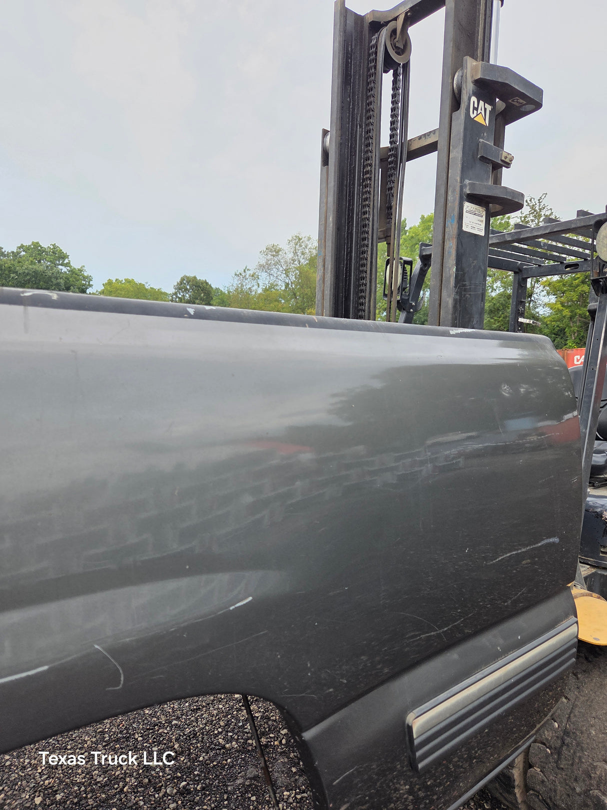 1999-2007 Chevrolet Silverado / GMC Sierra 1500 2500HD 3500HD 6' 6" Short Truck Bed *Damage