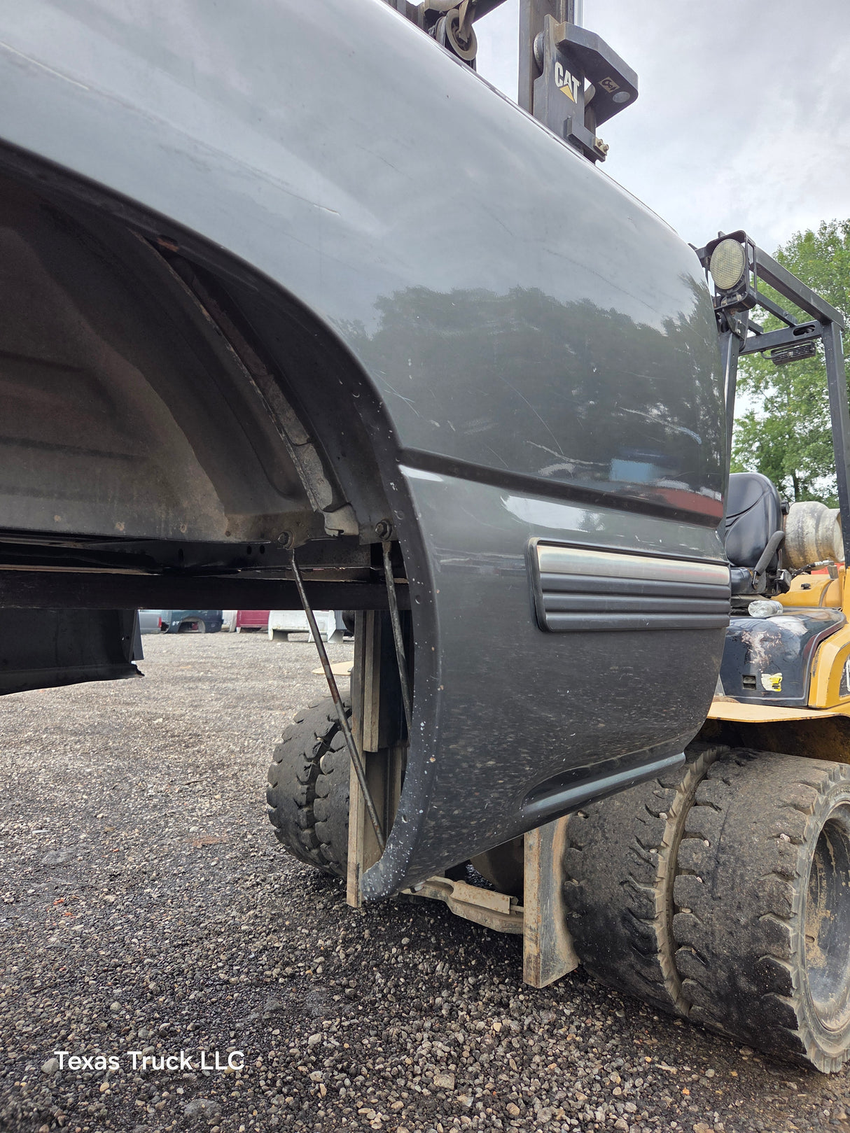 1999-2007 Chevrolet Silverado / GMC Sierra 1500 2500HD 3500HD 6' 6" Short Truck Bed *Damage