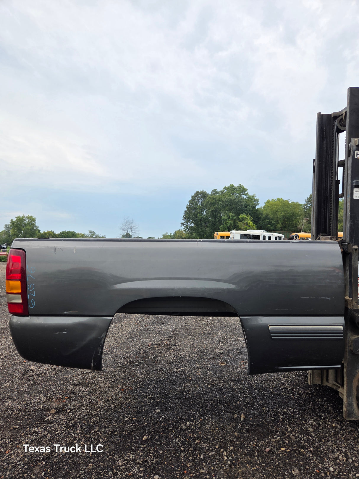 1999-2007 Chevrolet Silverado / GMC Sierra 1500 2500HD 3500HD 6' 6" Short Truck Bed *Damage