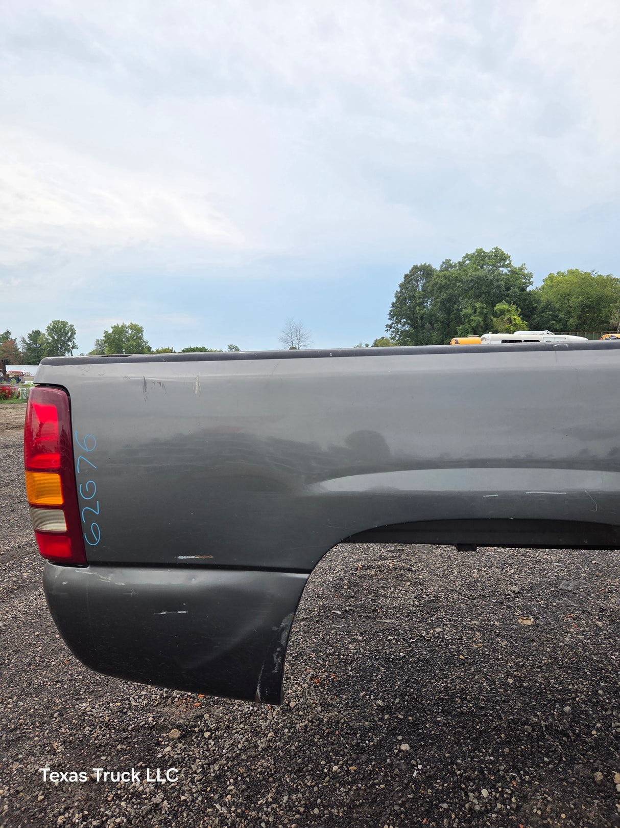 1999-2007 Chevrolet Silverado / GMC Sierra 1500 2500HD 3500HD 6' 6" Short Truck Bed *Damage
