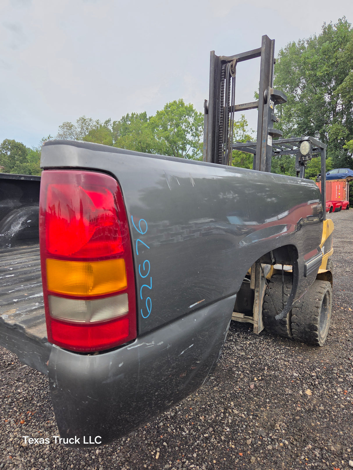 1999-2007 Chevrolet Silverado / GMC Sierra 1500 2500HD 3500HD 6' 6" Short Truck Bed *Damage