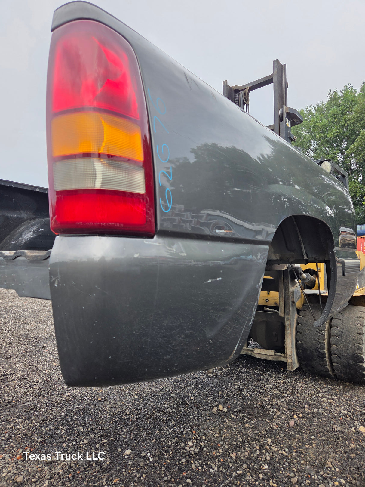 1999-2007 Chevrolet Silverado / GMC Sierra 1500 2500HD 3500HD 6' 6" Short Truck Bed *Damage