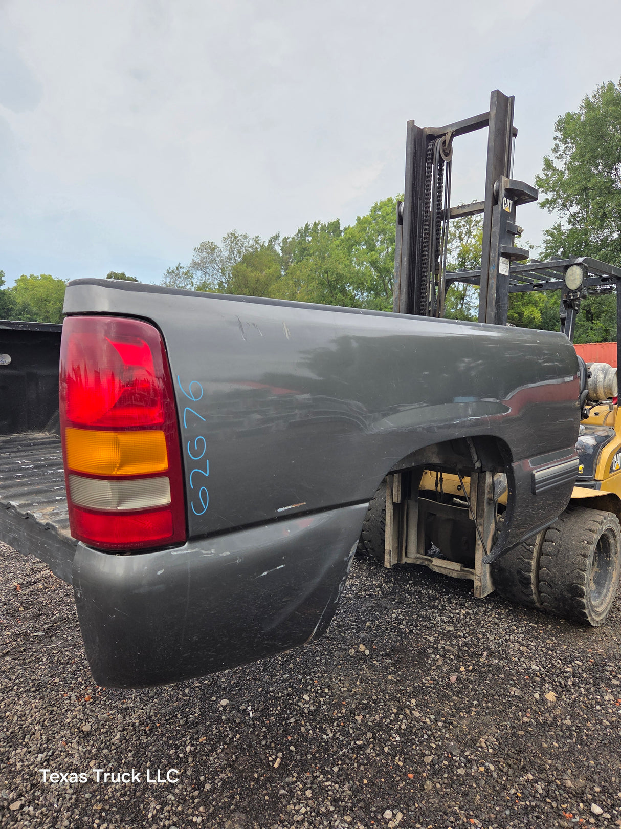 1999-2007 Chevrolet Silverado / GMC Sierra 1500 2500HD 3500HD 6' 6" Short Truck Bed *Damage
