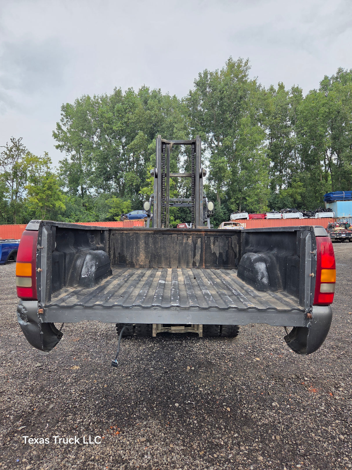 1999-2007 Chevrolet Silverado / GMC Sierra 1500 2500HD 3500HD 6' 6" Short Truck Bed *Damage
