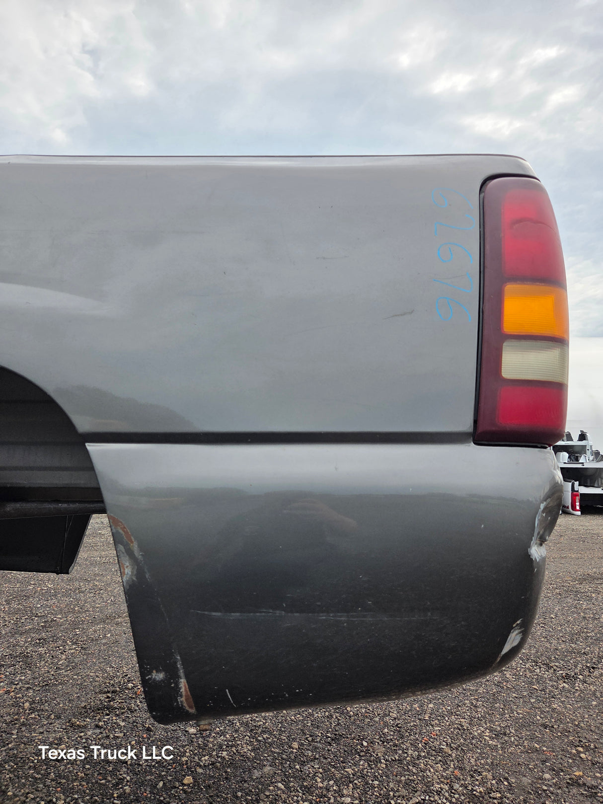 1999-2007 Chevrolet Silverado / GMC Sierra 1500 2500HD 3500HD 6' 6" Short Truck Bed *Damage