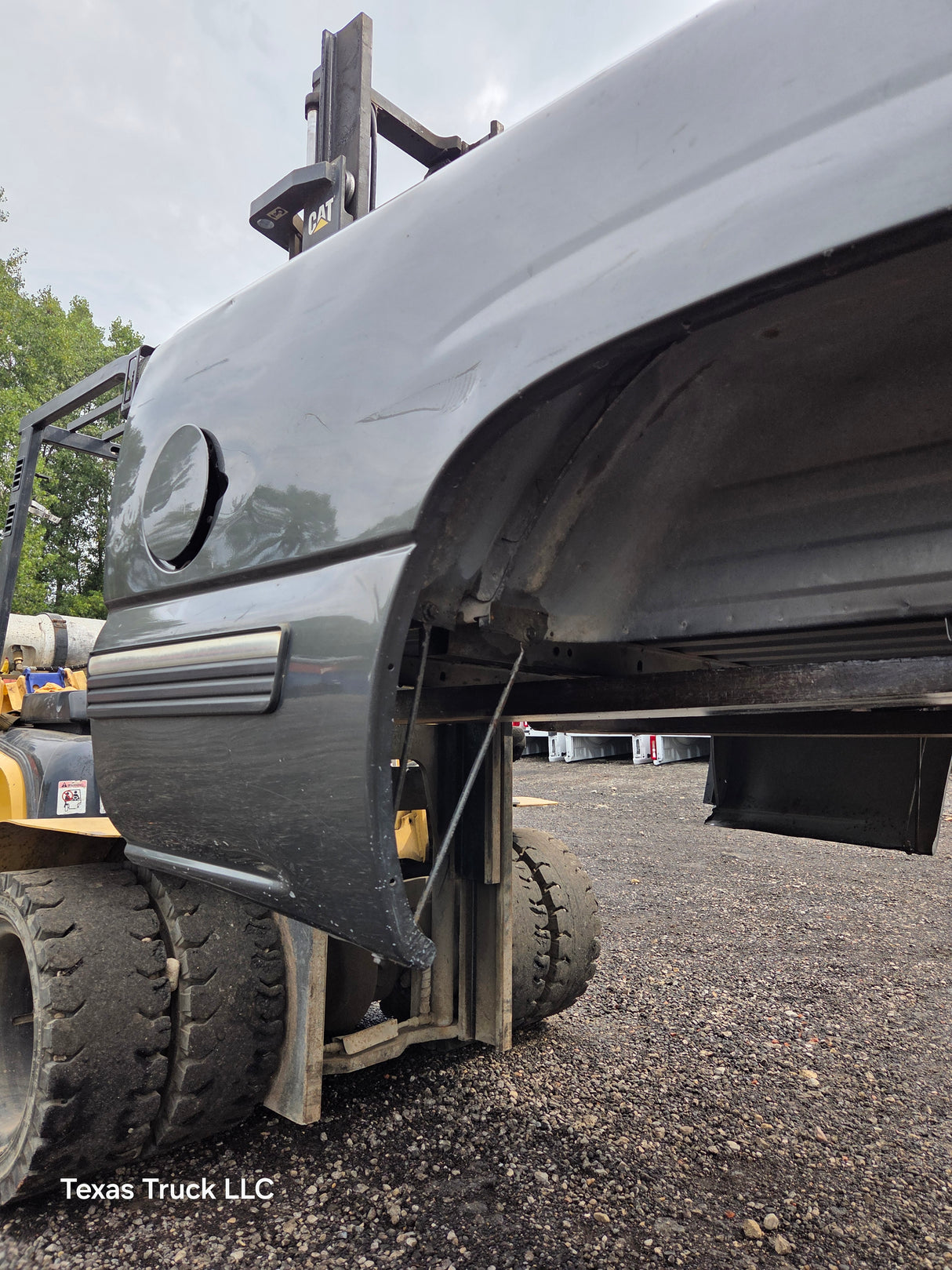 1999-2007 Chevrolet Silverado / GMC Sierra 1500 2500HD 3500HD 6' 6" Short Truck Bed *Damage