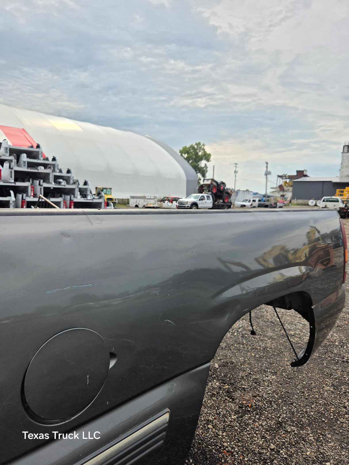 1999-2007 Chevrolet Silverado / GMC Sierra 1500 2500HD 3500HD 6' 6" Short Truck Bed *Damage