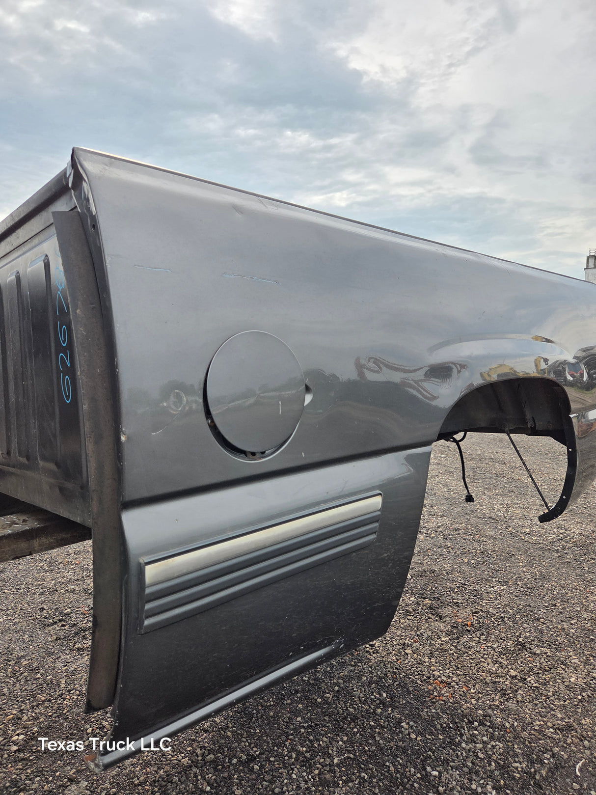 1999-2007 Chevrolet Silverado / GMC Sierra 1500 2500HD 3500HD 6' 6" Short Truck Bed *Damage
