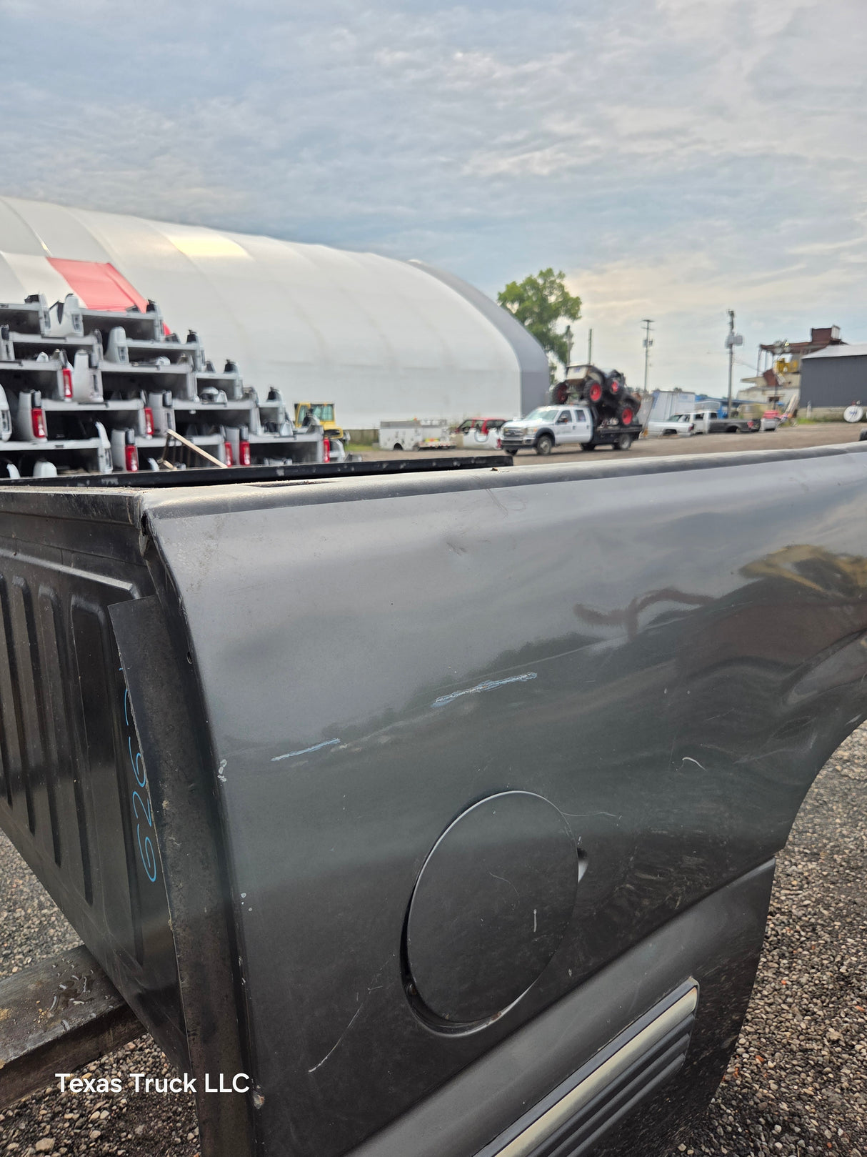 1999-2007 Chevrolet Silverado / GMC Sierra 1500 2500HD 3500HD 6' 6" Short Truck Bed *Damage