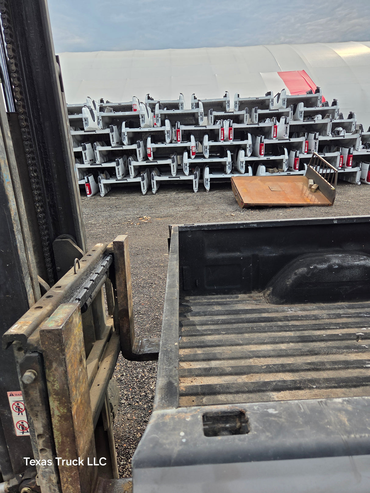 1999-2007 Chevrolet Silverado / GMC Sierra 1500 2500HD 3500HD 6' 6" Short Truck Bed *Damage