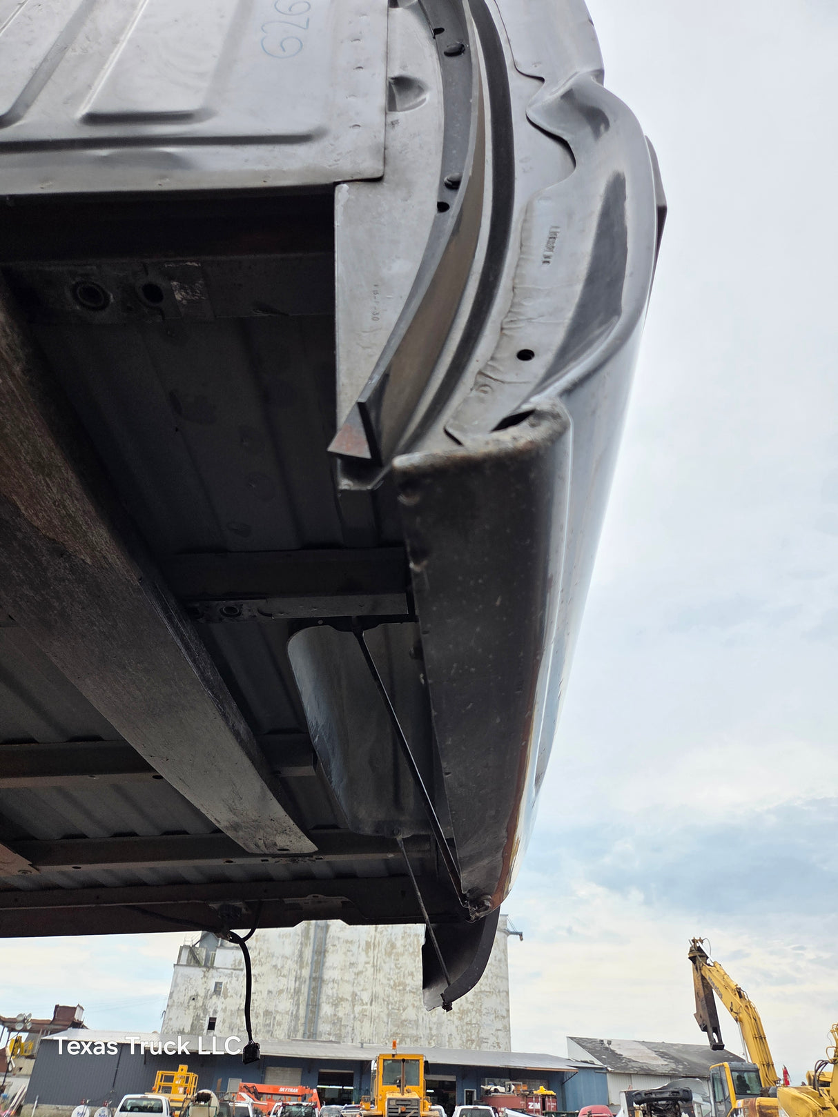 1999-2007 Chevrolet Silverado / GMC Sierra 1500 2500HD 3500HD 6' 6" Short Truck Bed *Damage