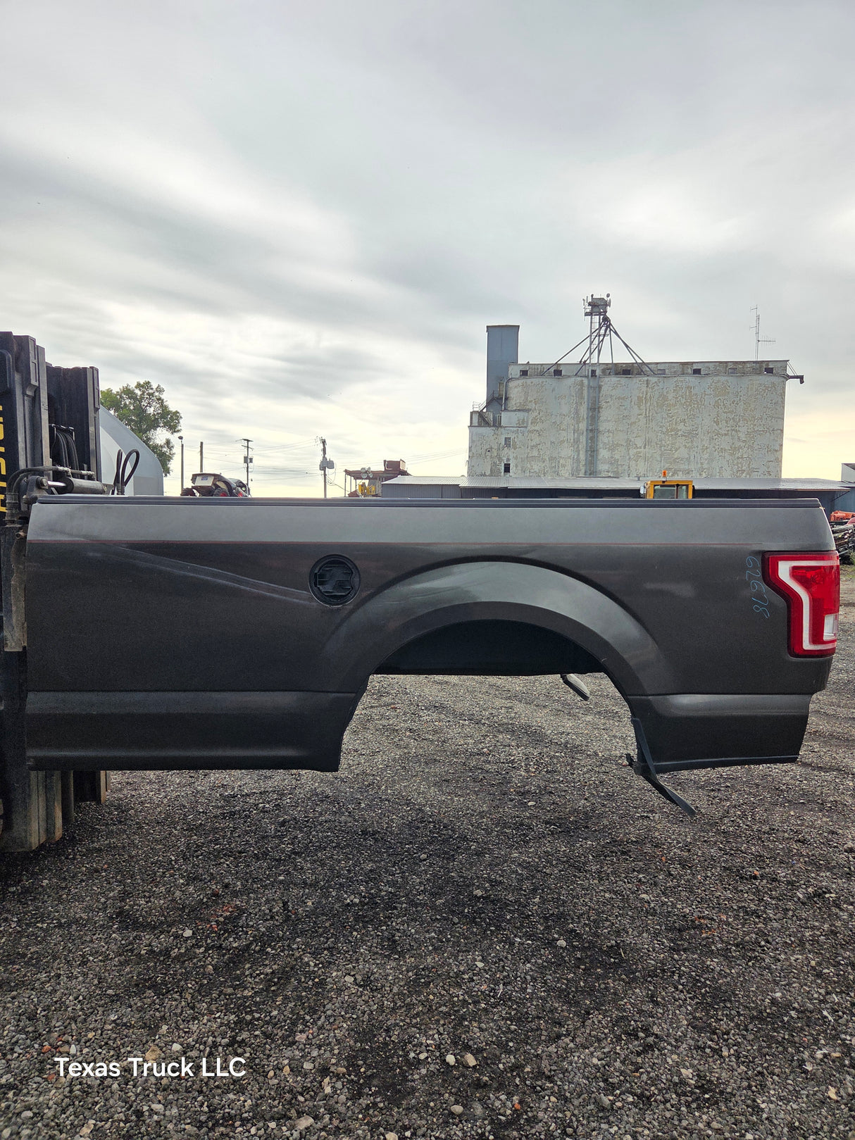 2015-2020 Ford F150 8' Long Bed Without Wheel Lip Molding - Magnetic Grey *Damage