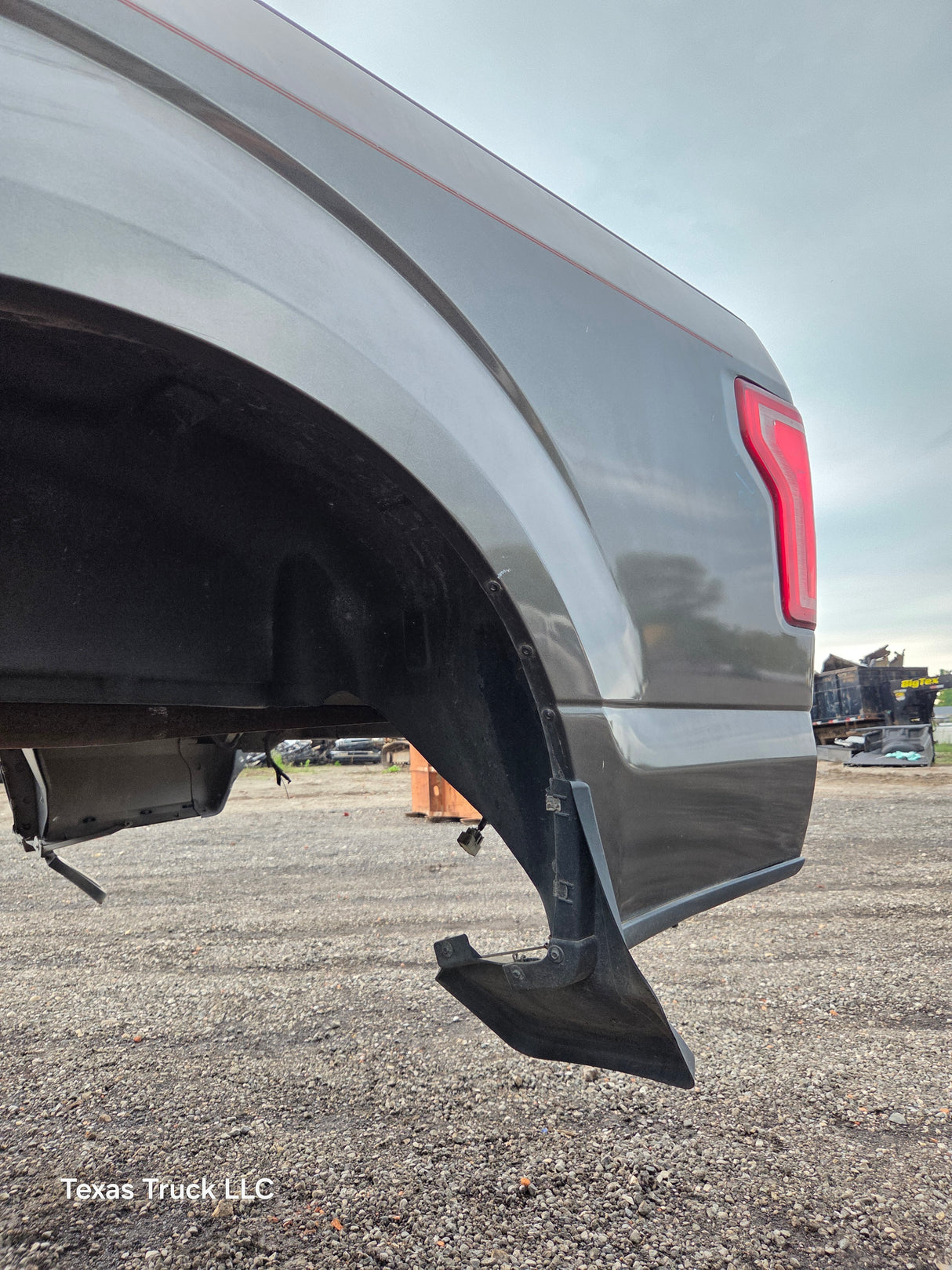 2015-2020 Ford F150 8' Long Bed Without Wheel Lip Molding - Magnetic Grey *Damage